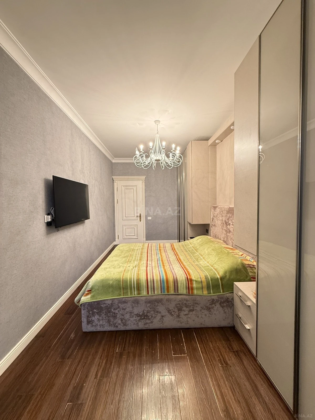 Satılır 3 otaqlı mənzil 138 m²