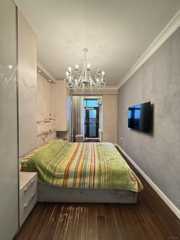 Satılır 3 otaqlı mənzil 138 m²