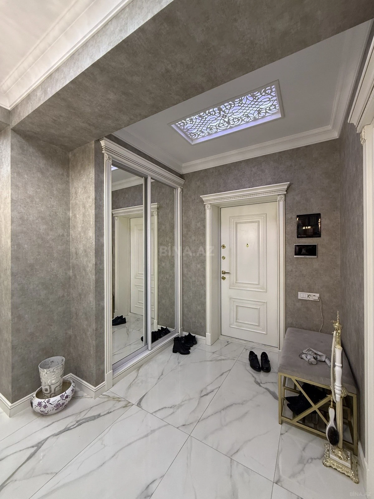 Satılır 3 otaqlı mənzil 138 m²