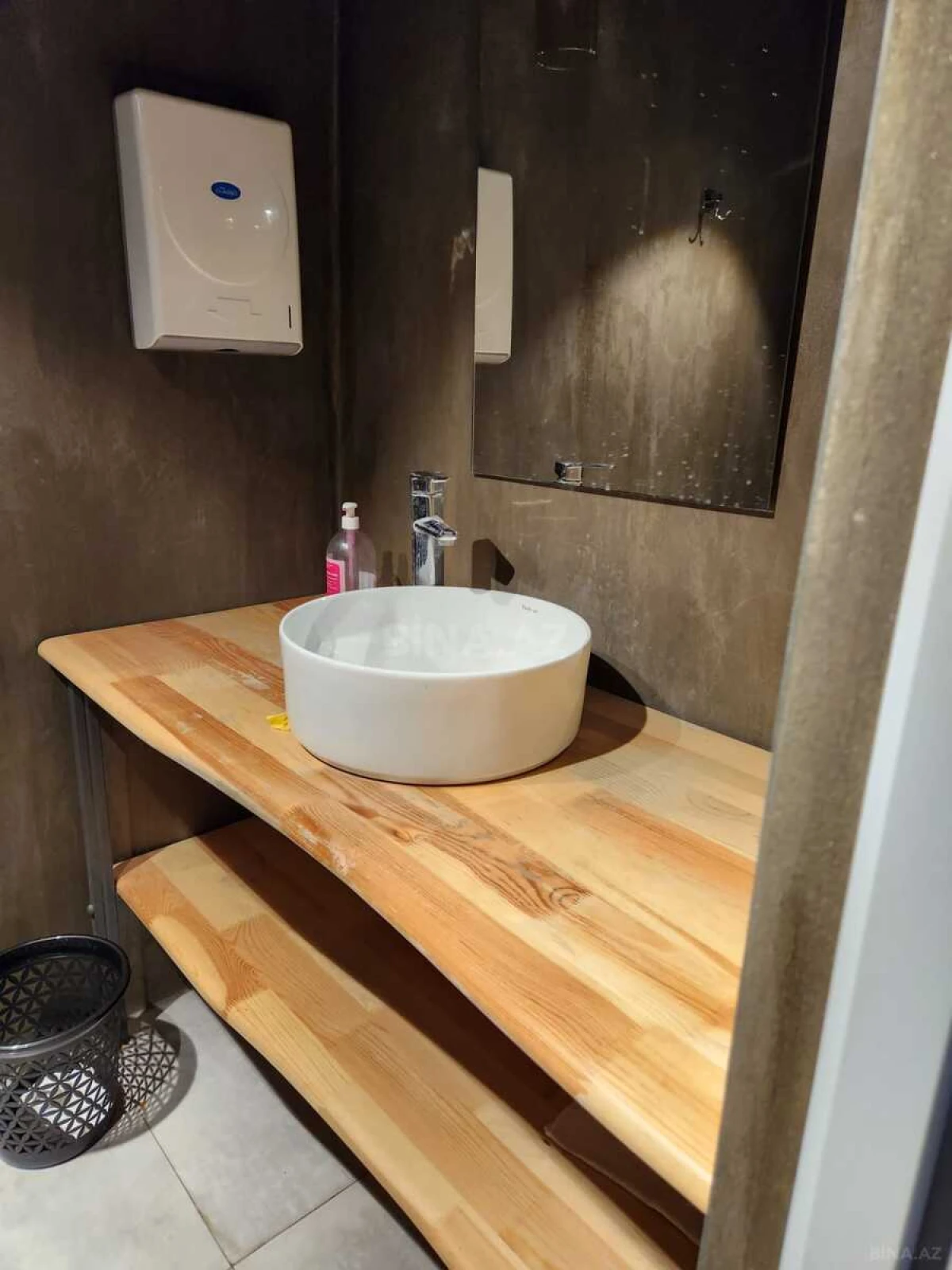 Kirayə verilir 1 otaqlı ofis 52 m²