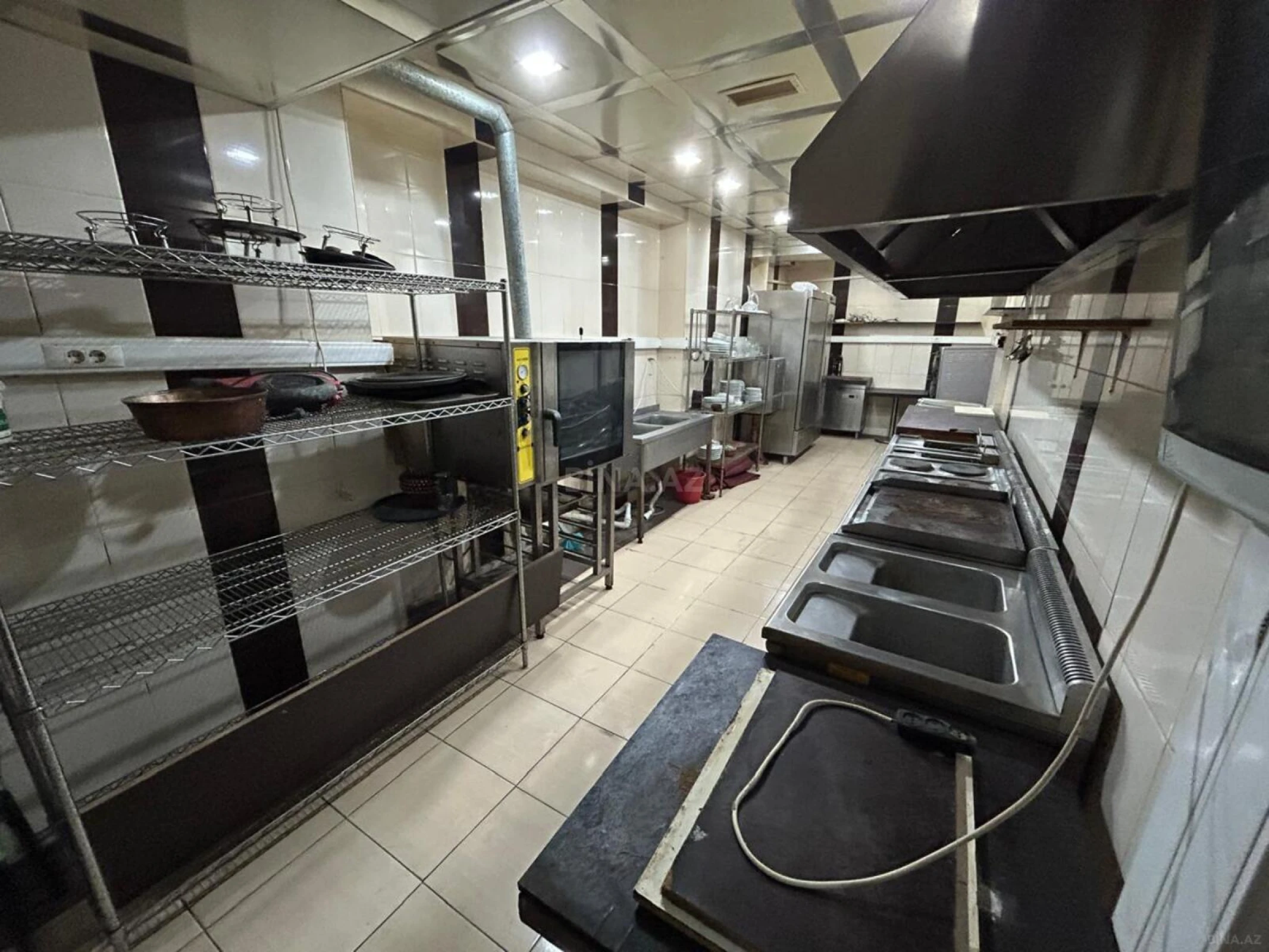 Satılır obyekt 275 m²