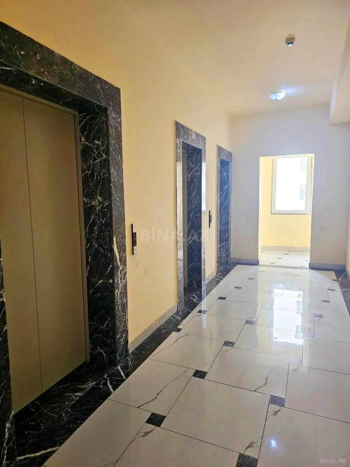 Satılır 4 otaqlı mənzil 192 m²