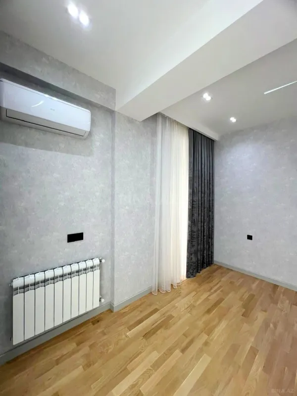 Satılır 4 otaqlı mənzil 192 m²