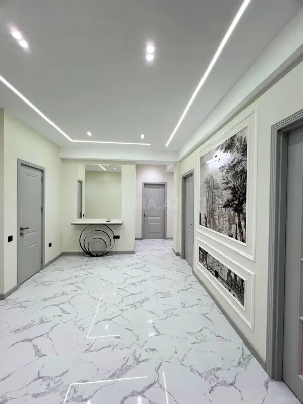Satılır 4 otaqlı mənzil 192 m²