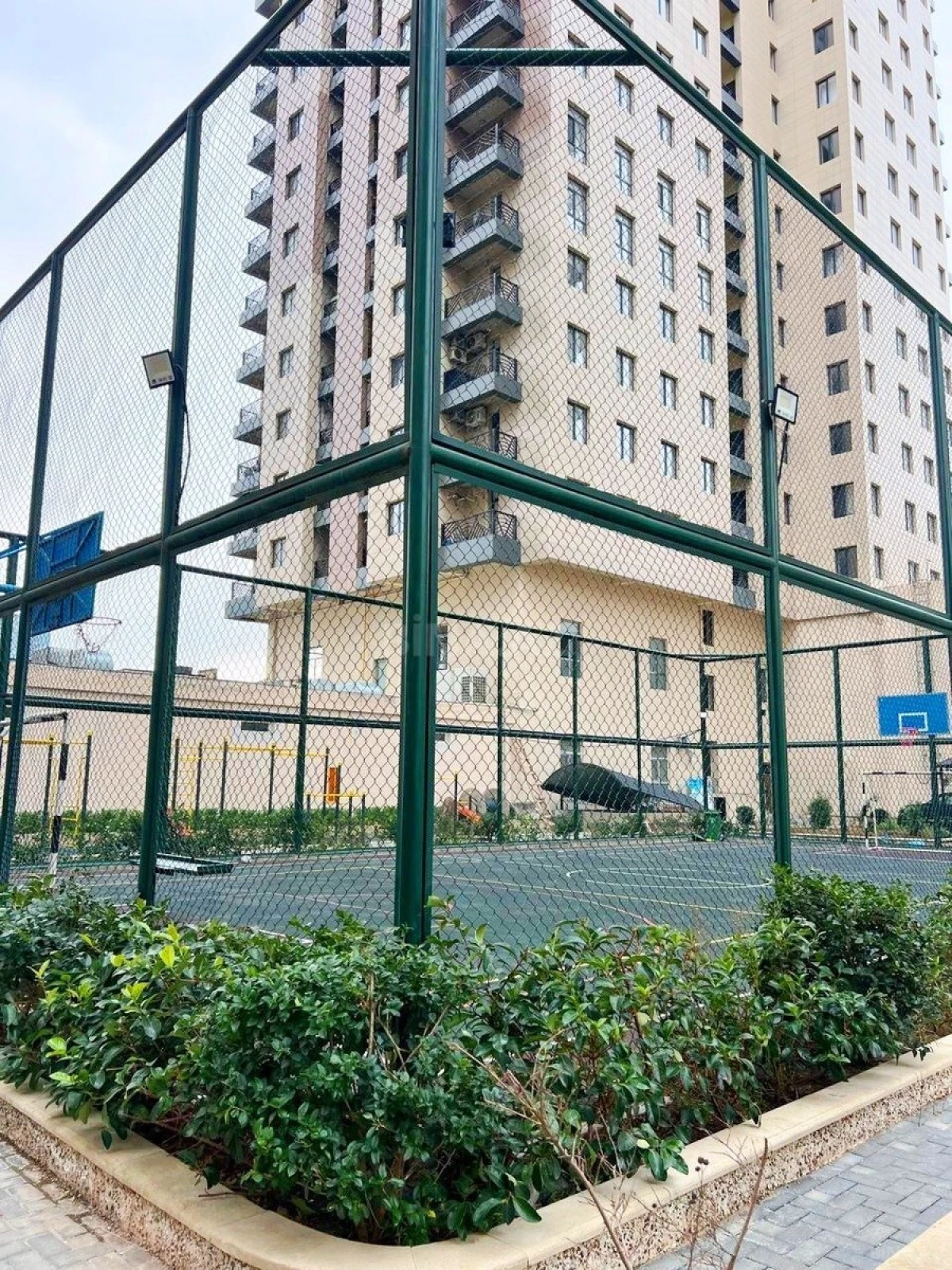 Satılır 4 otaqlı mənzil 192 m²