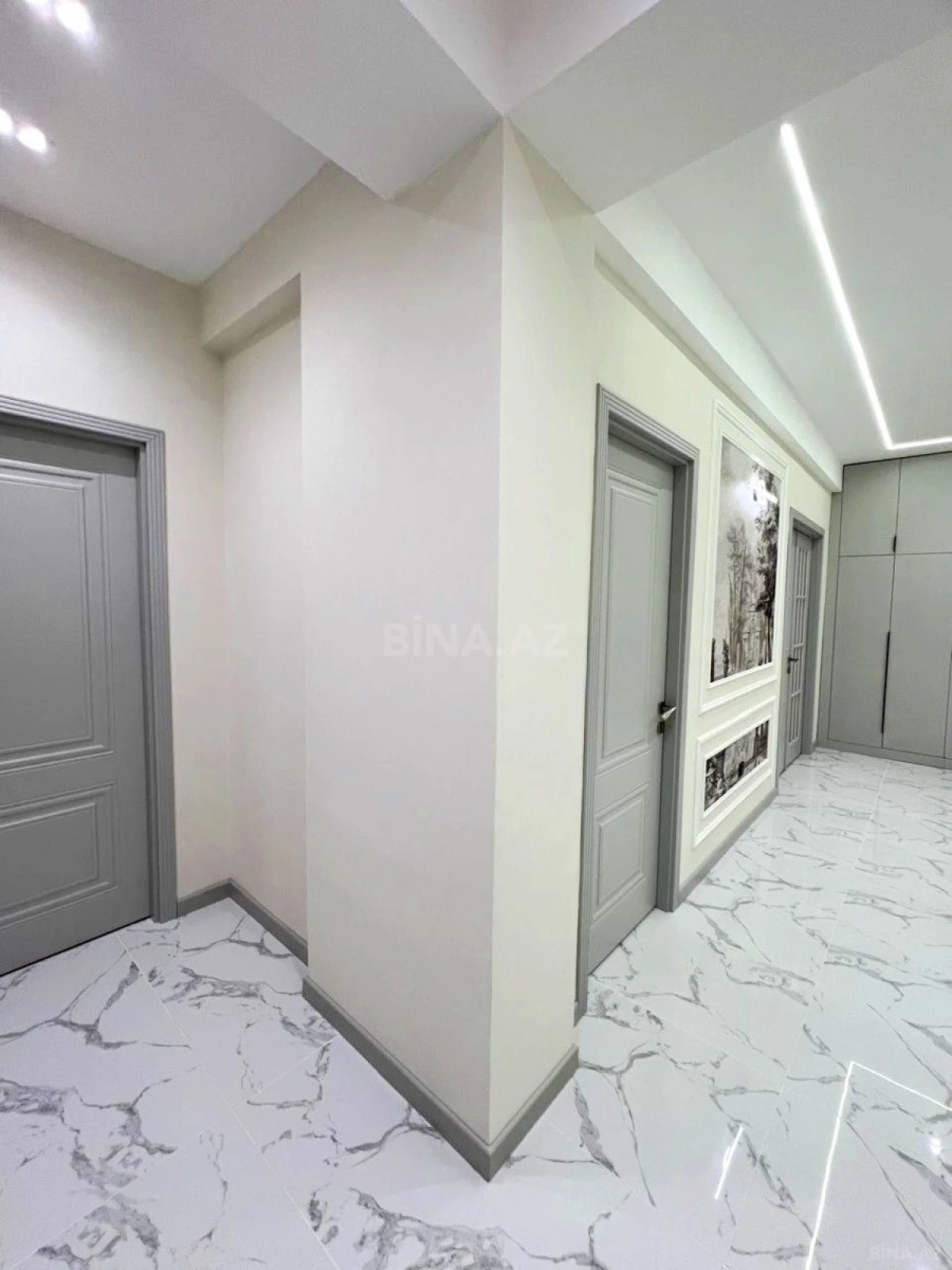 Satılır 4 otaqlı mənzil 192 m²