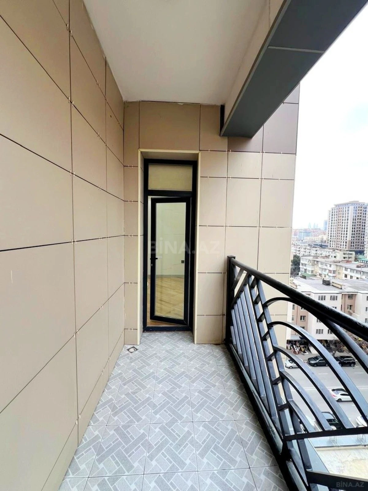 Satılır 4 otaqlı mənzil 192 m²