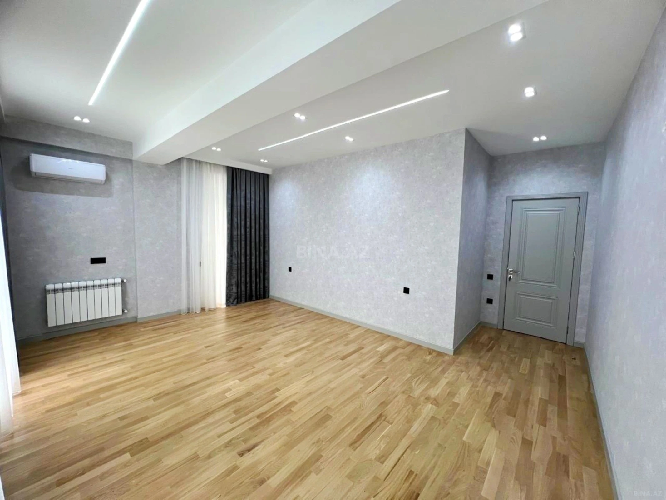 Satılır 4 otaqlı mənzil 192 m²