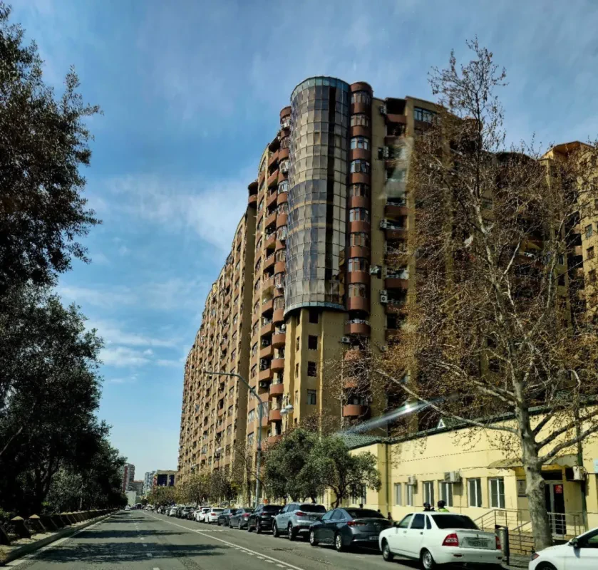 Satılır 4 otaqlı mənzil 160 m²