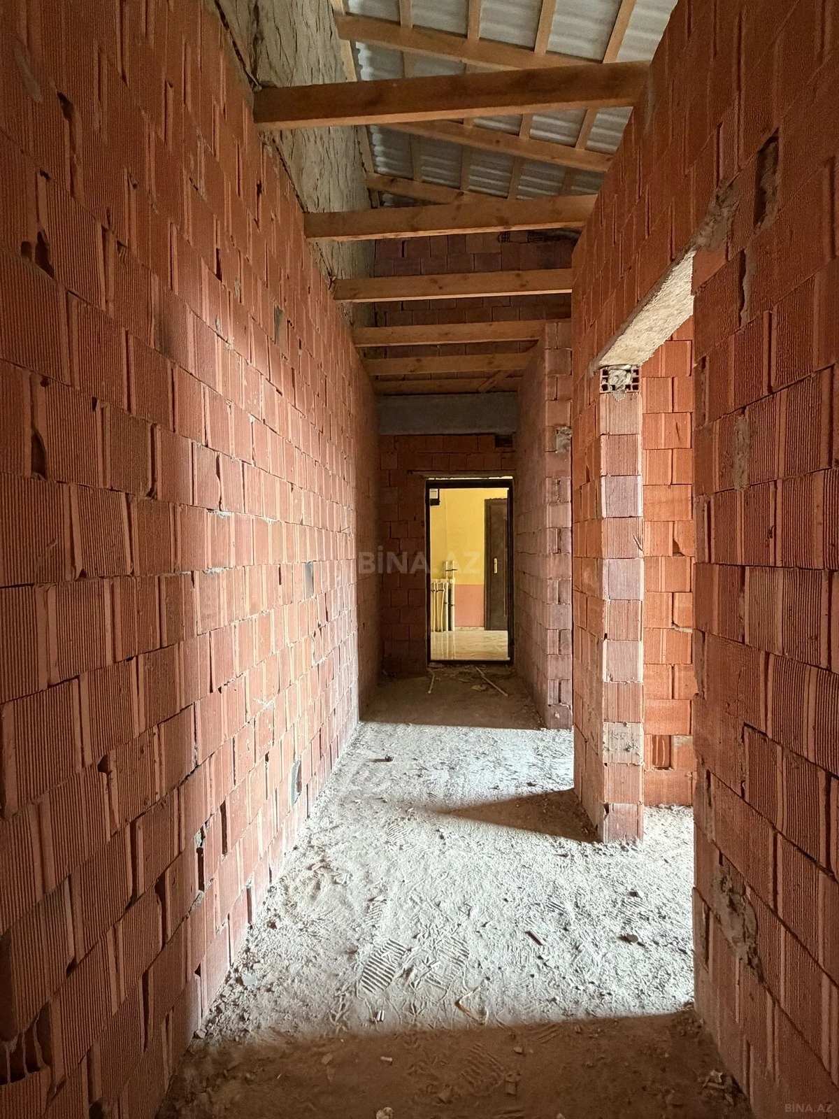 Satılır 2 otaqlı mənzil 72 m²