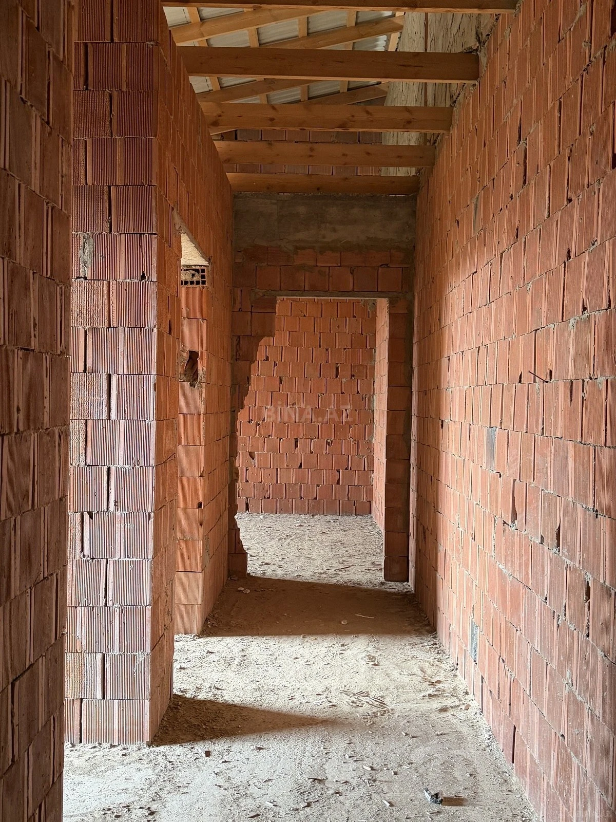 Satılır 2 otaqlı mənzil 72 m²