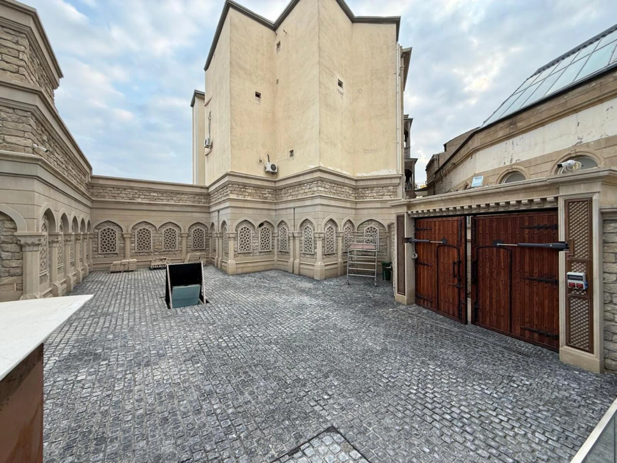 Kirayə verilir obyekt 300 m²