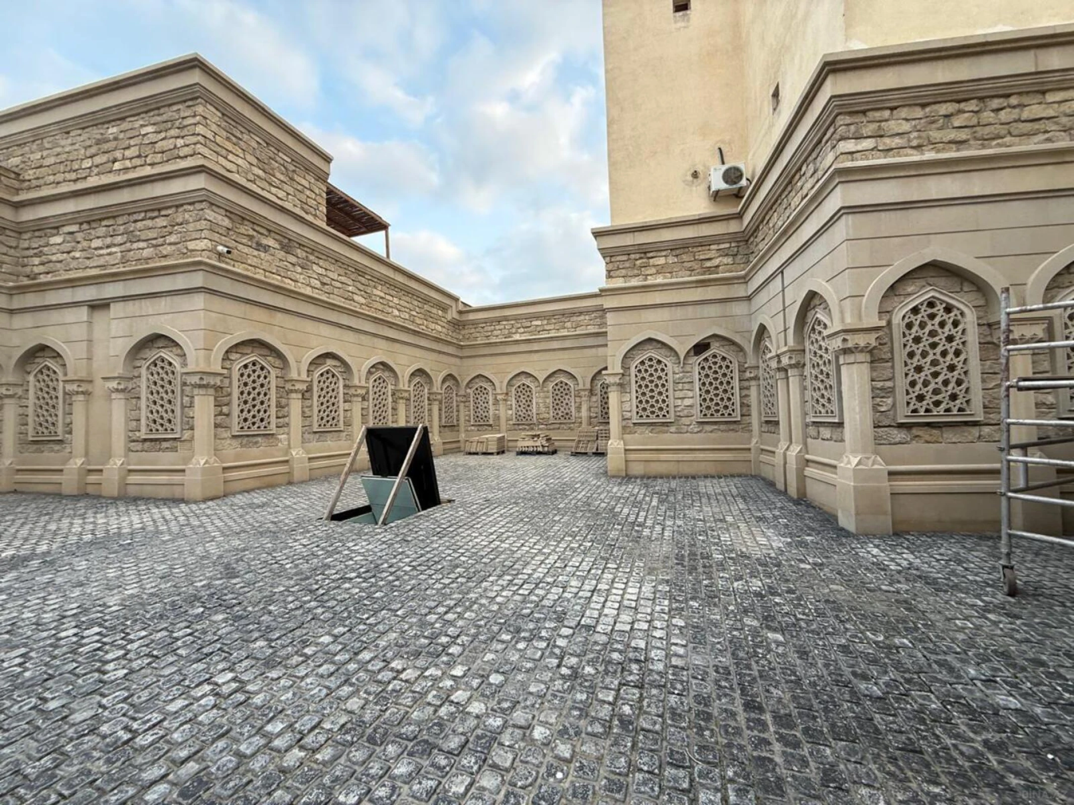 Kirayə verilir obyekt 300 m²