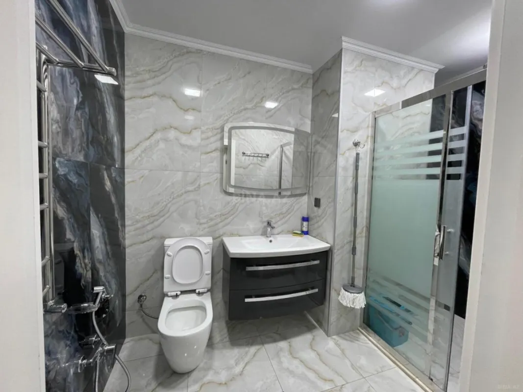 Satılır 3 otaqlı mənzil 130 m²