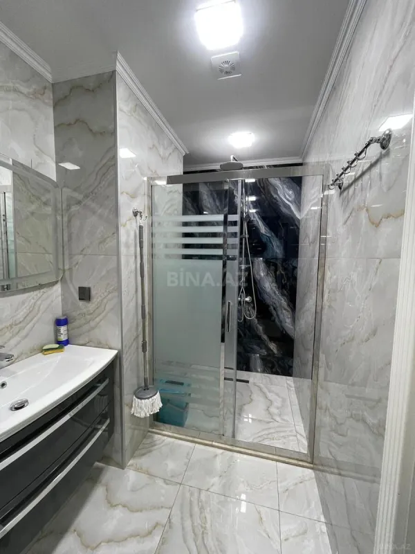 Satılır 3 otaqlı mənzil 130 m²