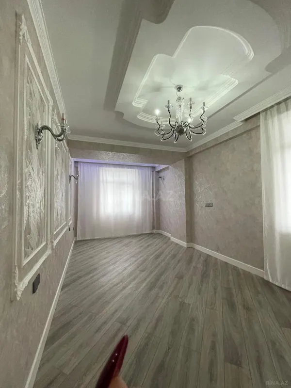 Satılır 3 otaqlı mənzil 130 m²