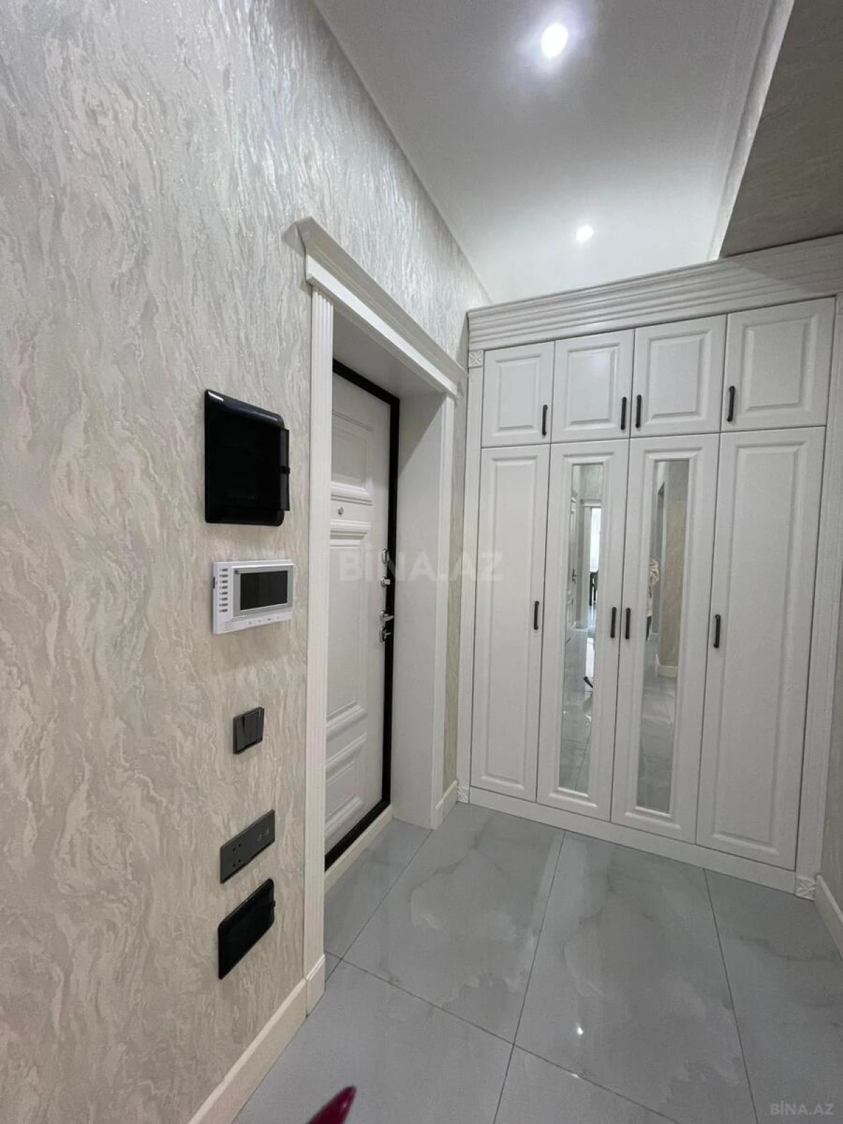 Satılır 3 otaqlı mənzil 130 m²