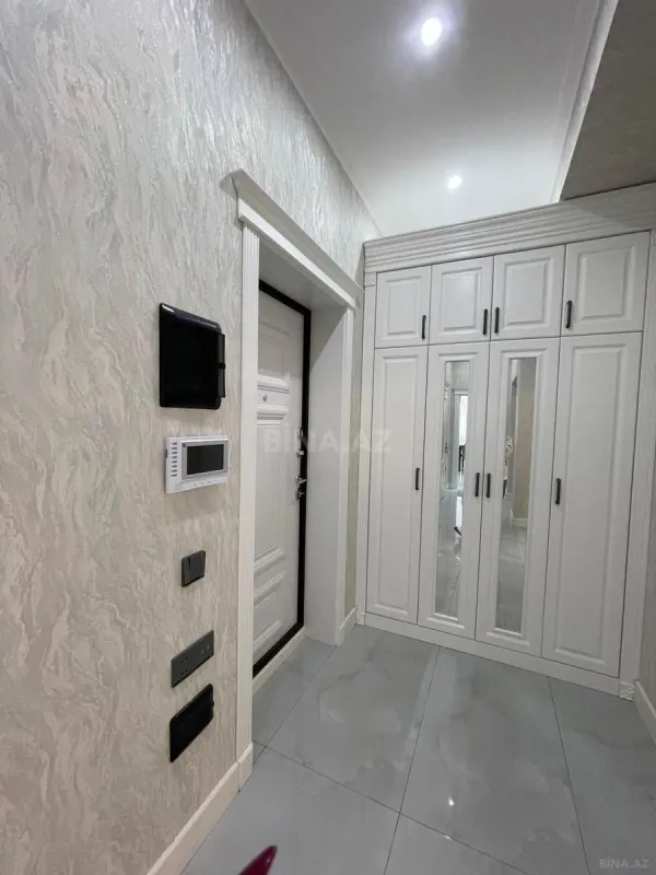 Satılır 3 otaqlı mənzil 130 m²