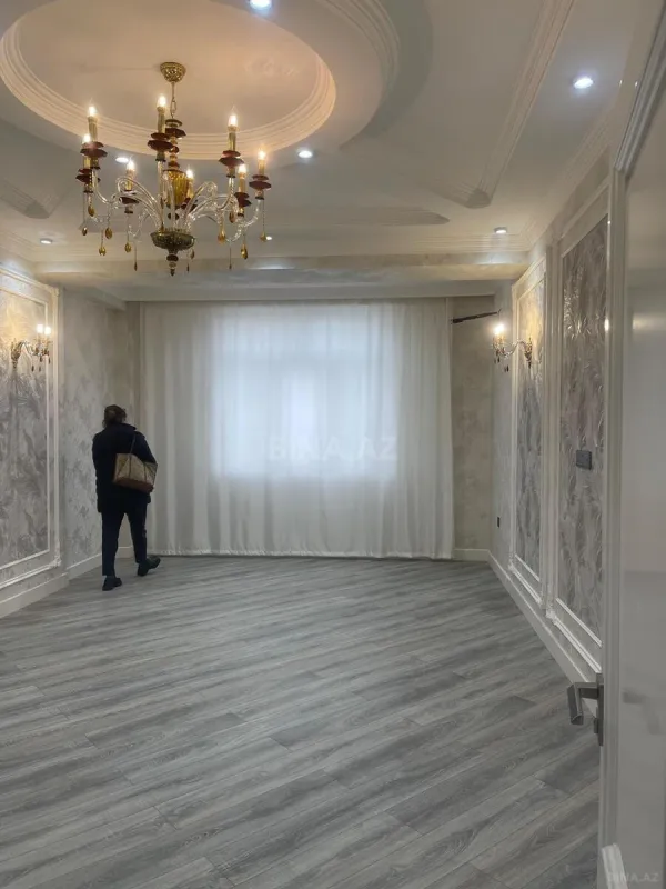 Satılır 3 otaqlı mənzil 130 m²