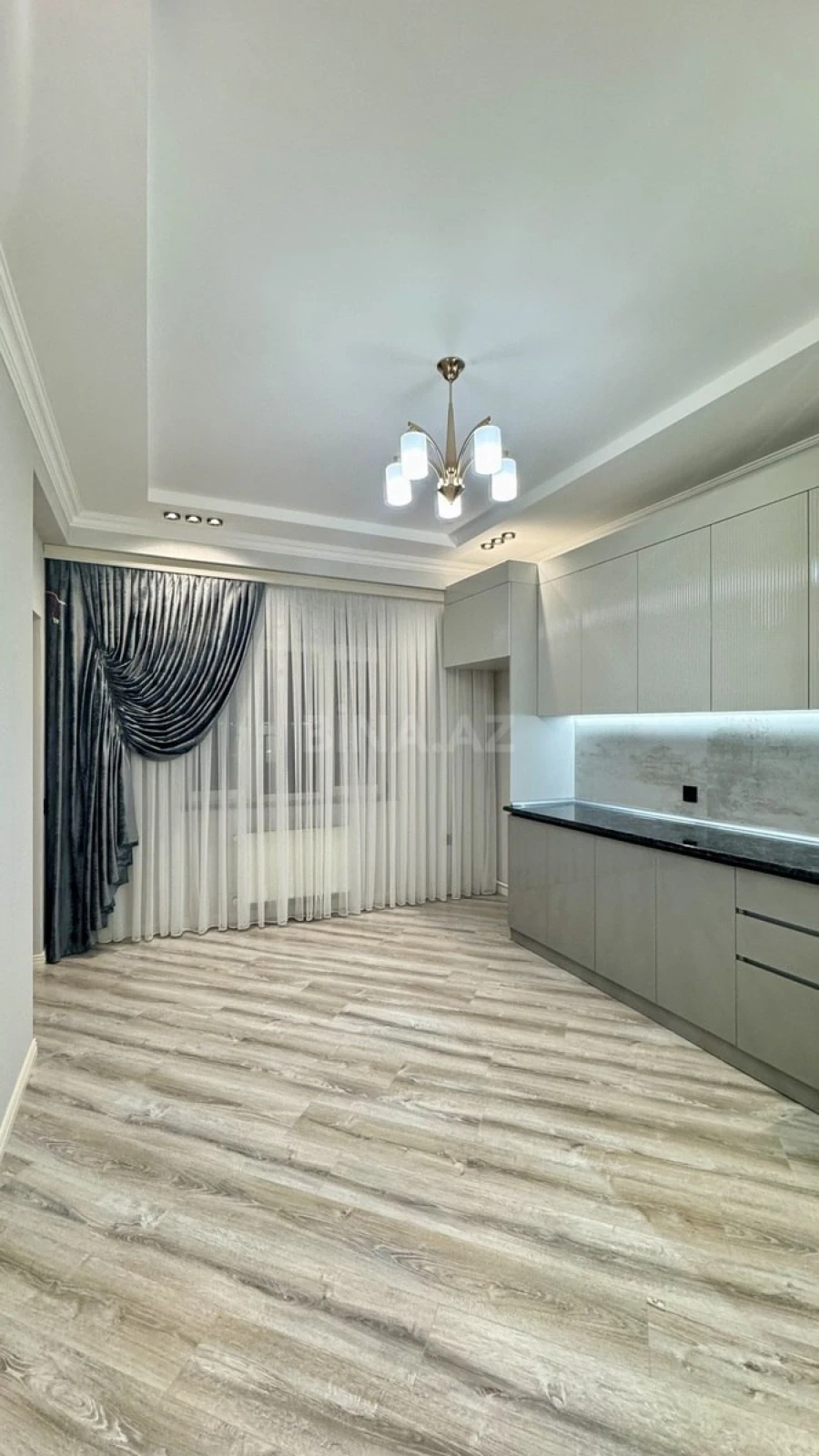 Satılır 3 otaqlı mənzil 98 m²