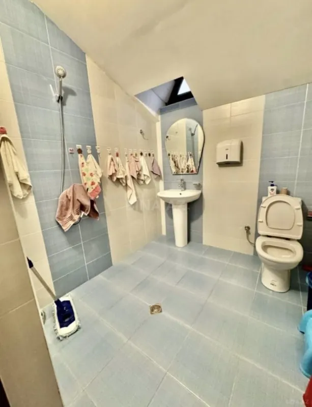 Satılır obyekt 450 m²