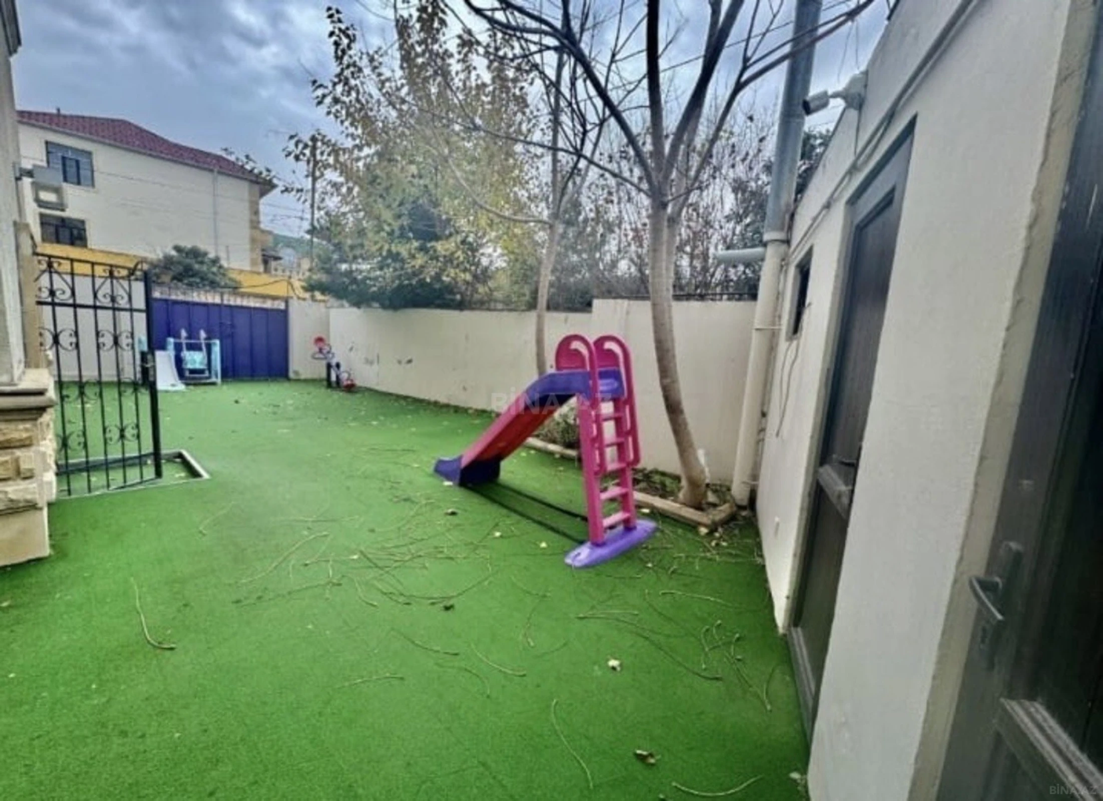 Satılır obyekt 450 m²