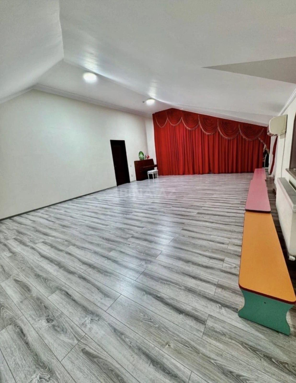 Satılır obyekt 450 m²
