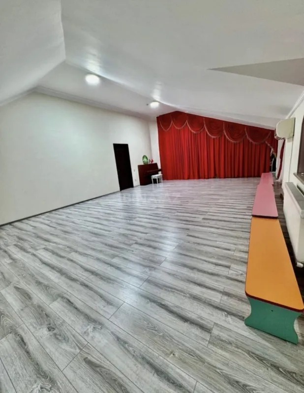 Satılır obyekt 450 m²