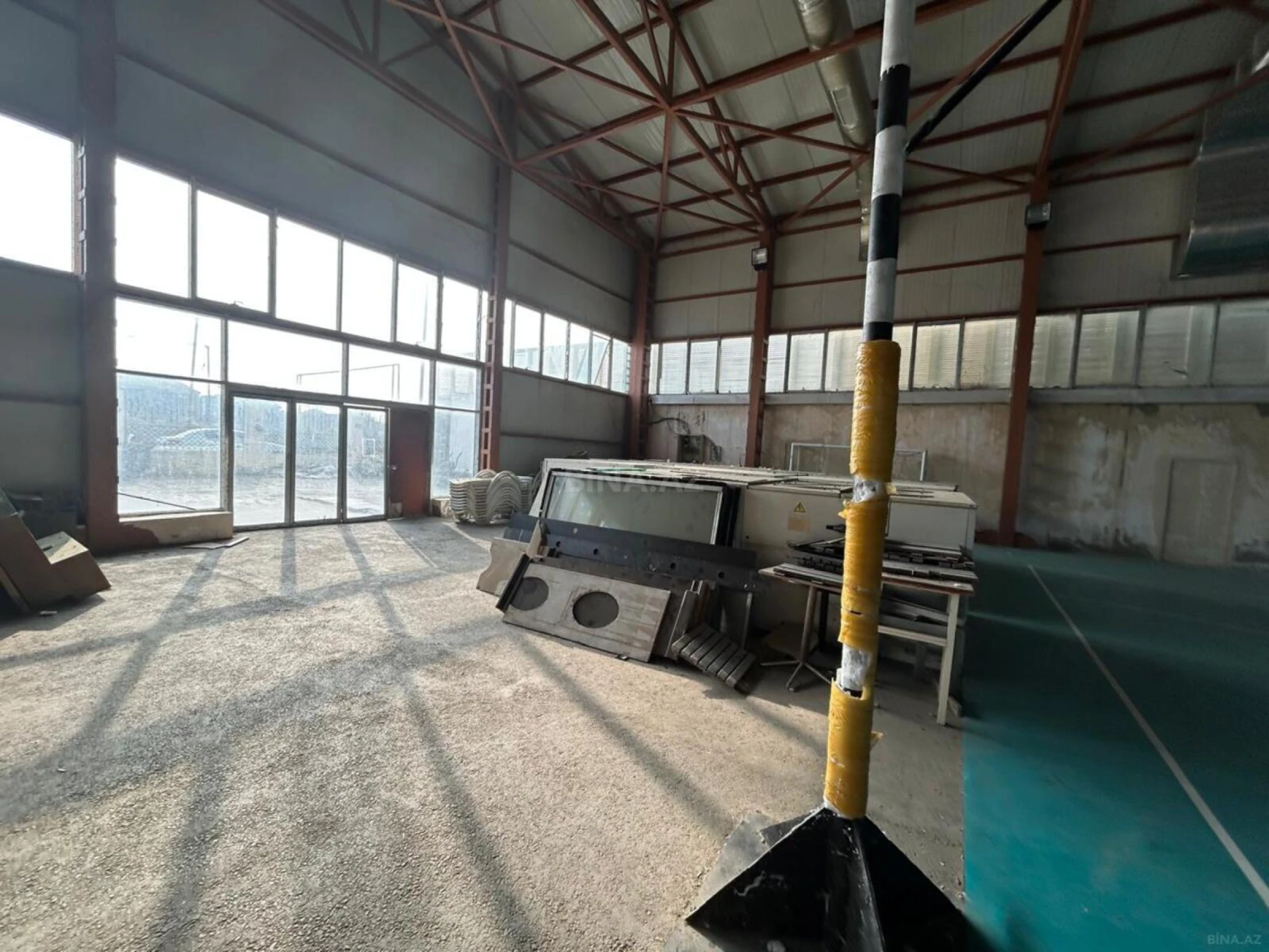 Kirayə verilir obyekt 2700 m²