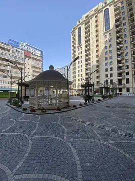 Satılır 3 otaqlı mənzil 138 m²
