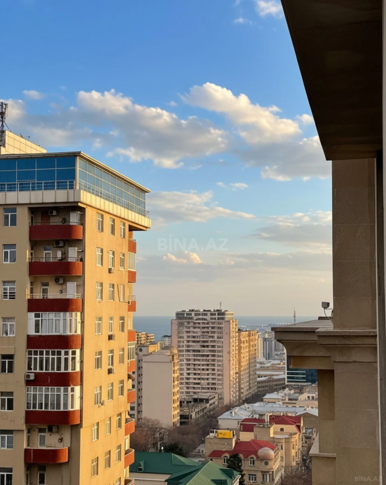 Satılır 3 otaqlı mənzil 138 m²
