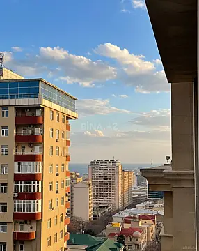 Satılır 3 otaqlı mənzil 138 m²