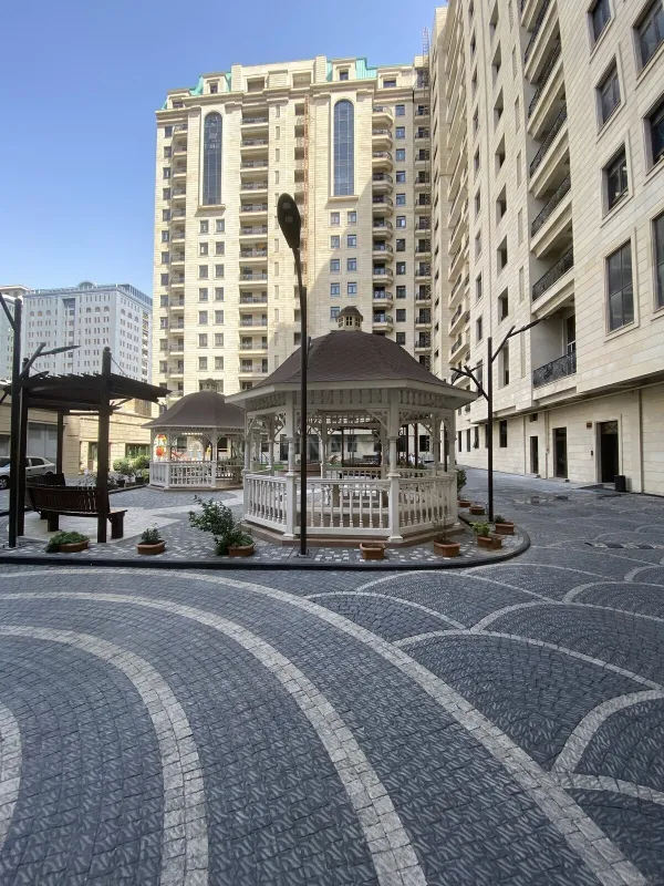 Satılır 3 otaqlı mənzil 138 m²
