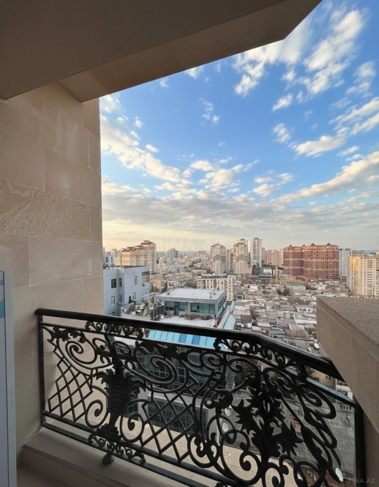 Satılır 3 otaqlı mənzil 138 m²