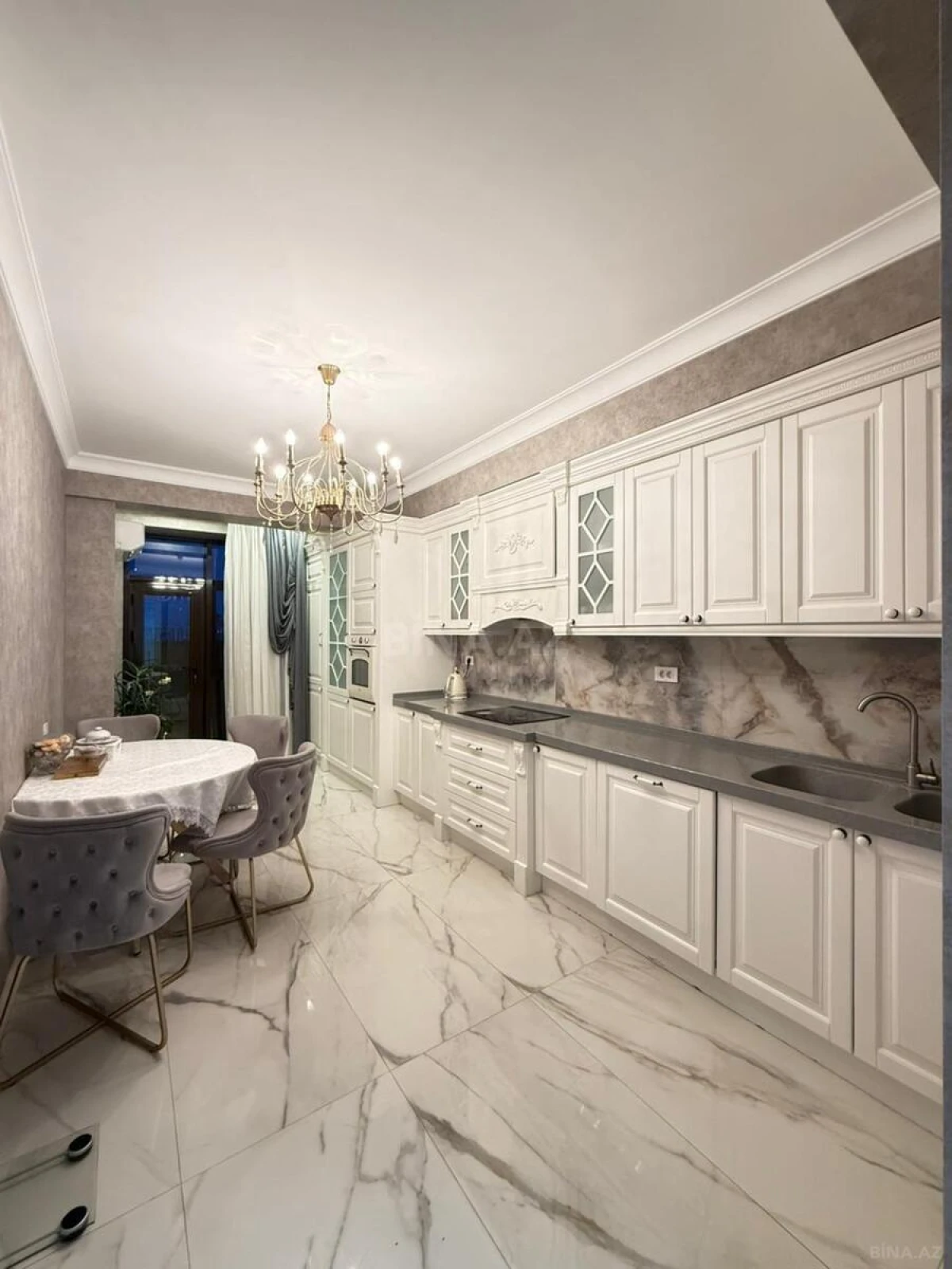 Satılır 3 otaqlı mənzil 138 m²