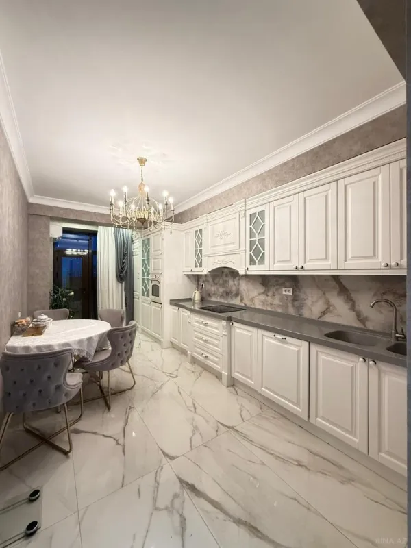 Satılır 3 otaqlı mənzil 138 m²