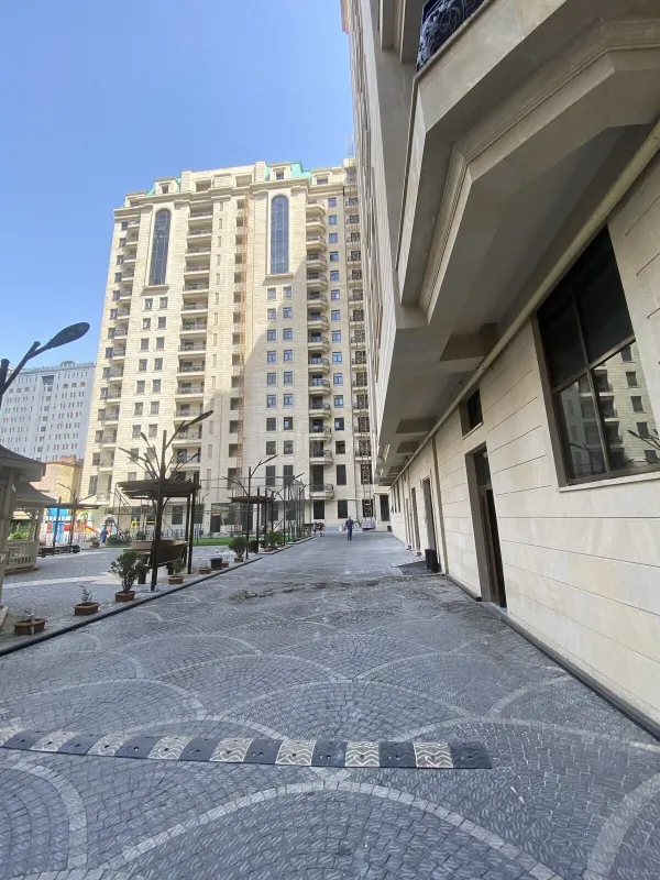 Satılır 3 otaqlı mənzil 138 m²