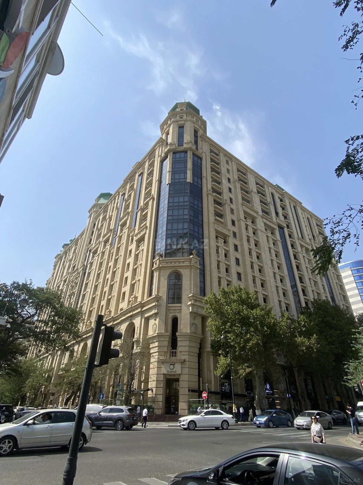 Satılır 3 otaqlı mənzil 138 m²