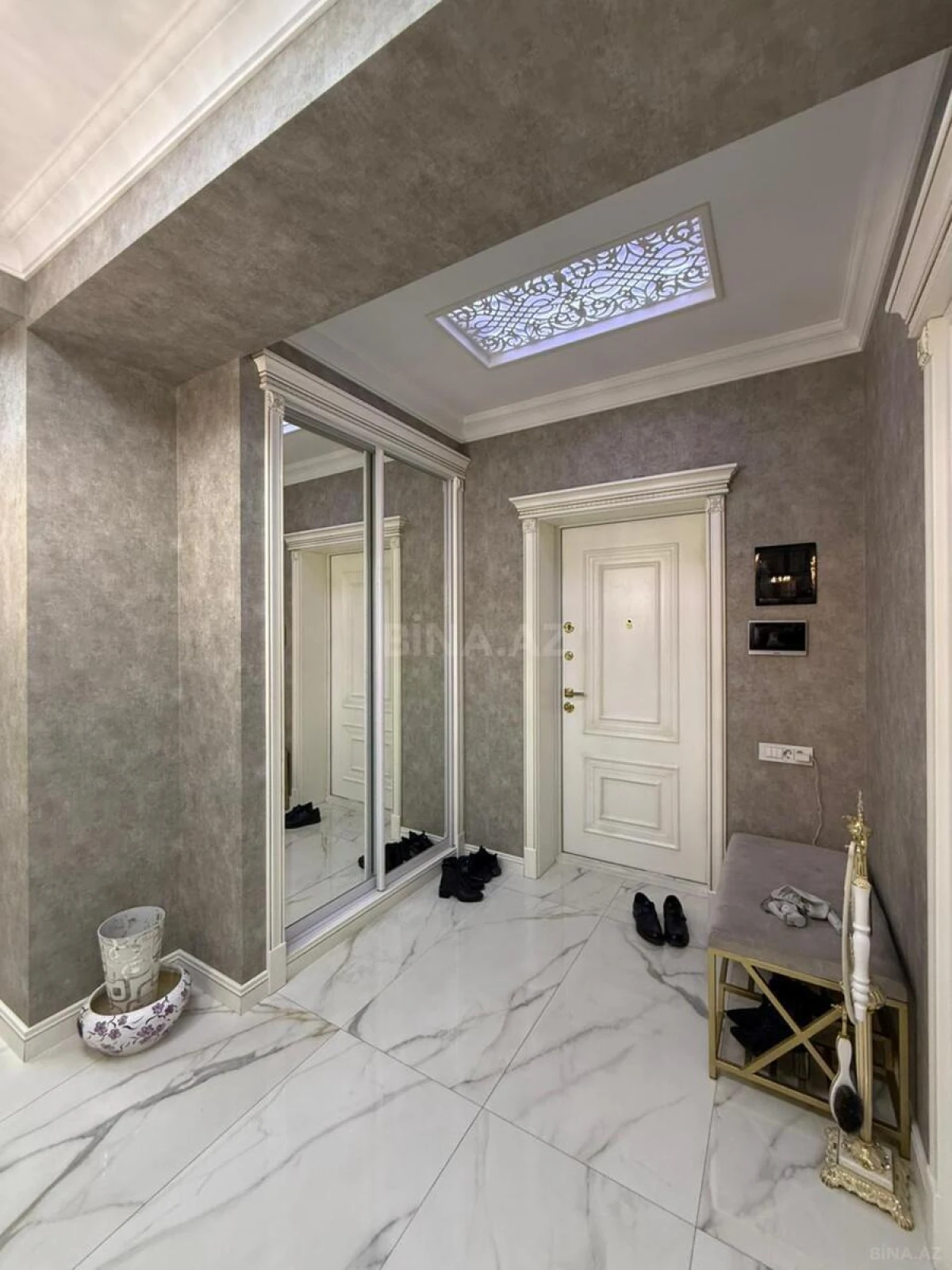 Satılır 3 otaqlı mənzil 138 m²