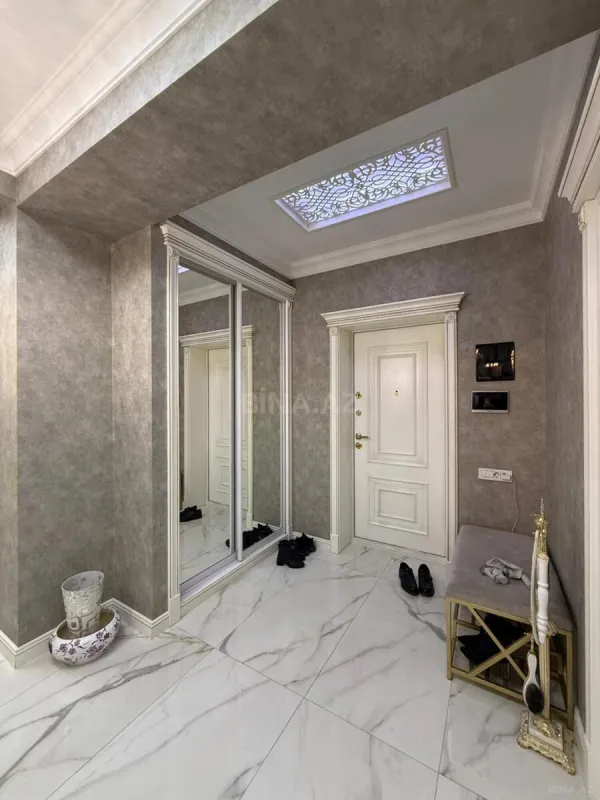 Satılır 3 otaqlı mənzil 138 m²