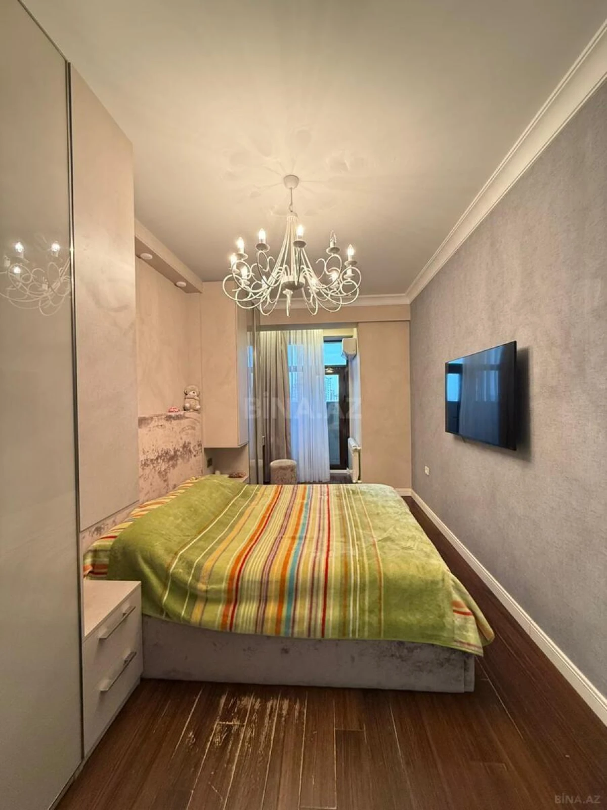 Satılır 3 otaqlı mənzil 138 m²