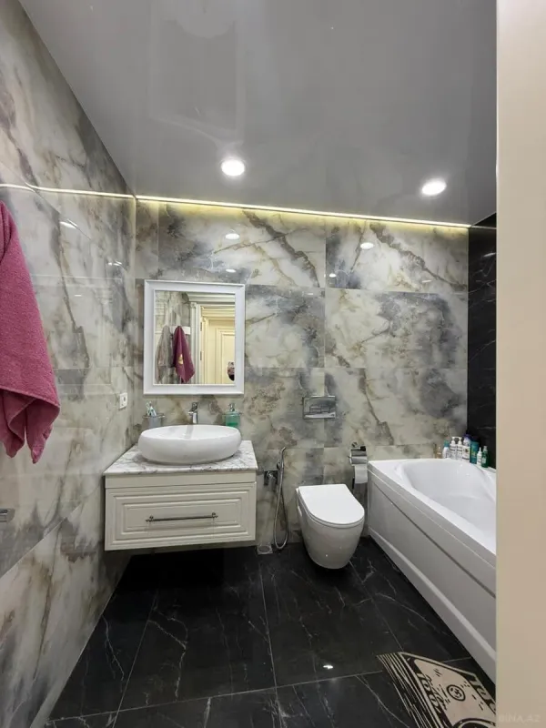 Satılır 3 otaqlı mənzil 138 m²