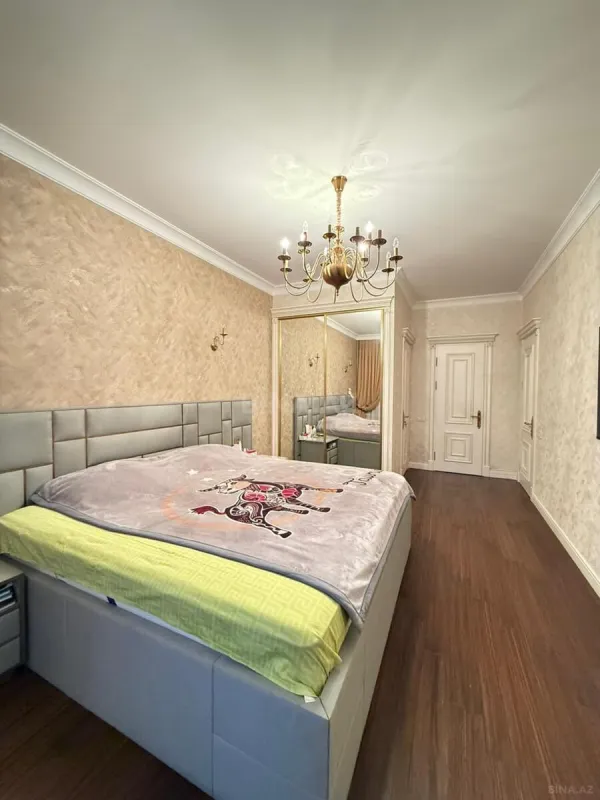 Satılır 3 otaqlı mənzil 138 m²