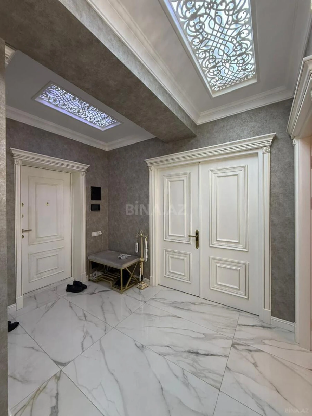 Satılır 3 otaqlı mənzil 138 m²