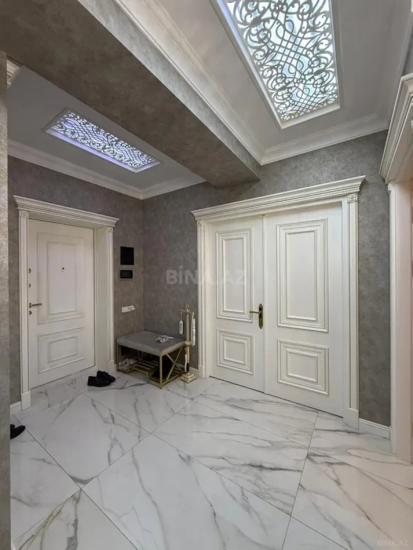 Satılır 3 otaqlı mənzil 138 m²