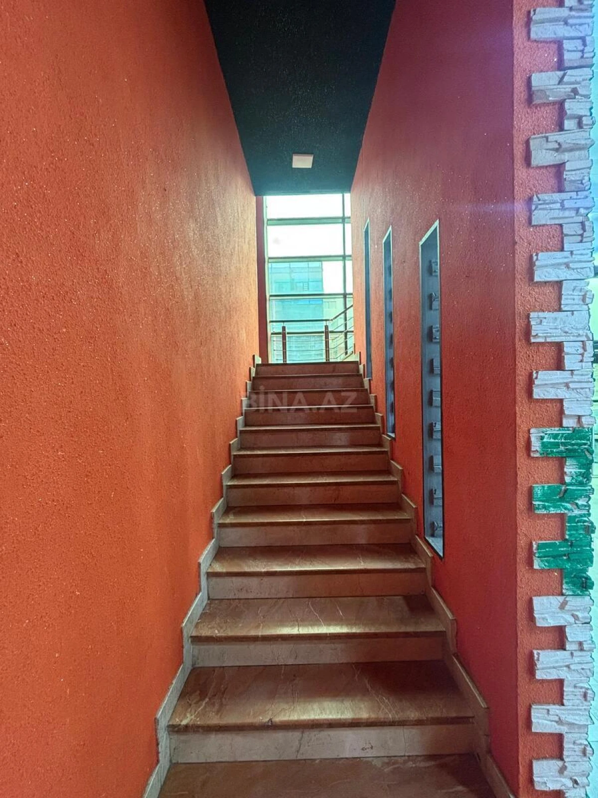 Kirayə verilir obyekt 300 m²