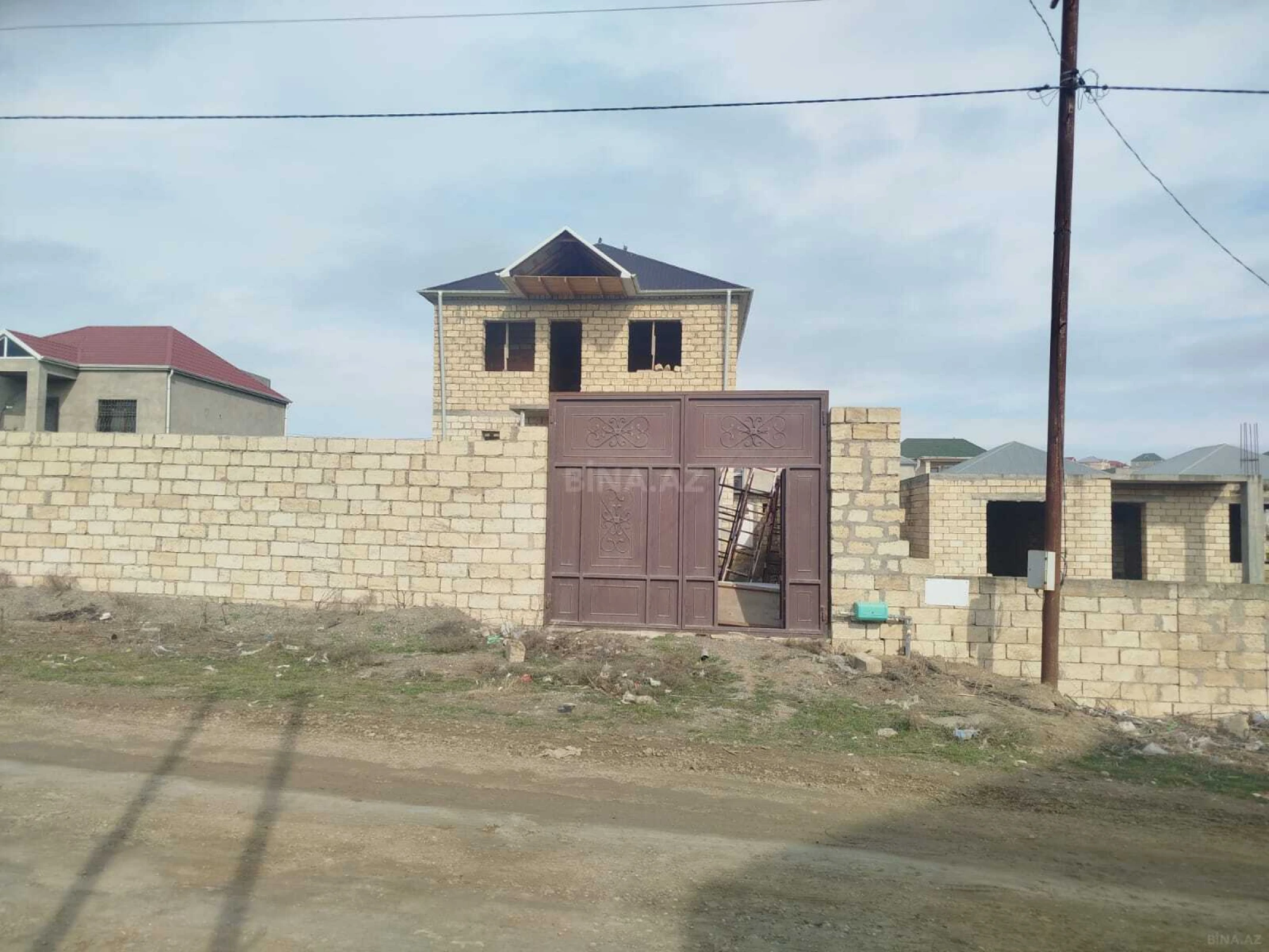 Satılır 5 otaqlı həyət evi 210 m²