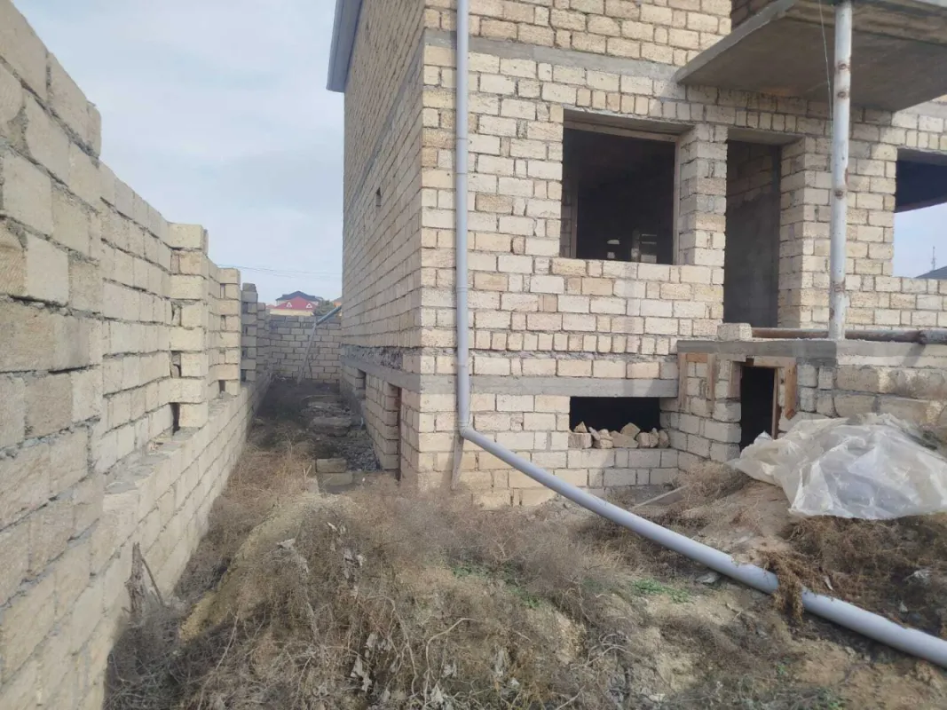 Satılır 5 otaqlı həyət evi 210 m²