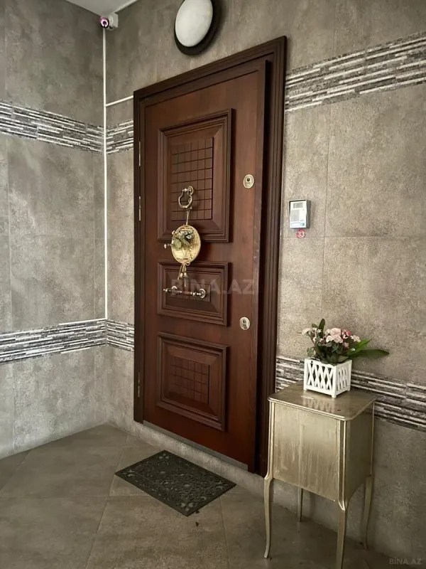 Satılır 4 otaqlı mənzil 240 m²