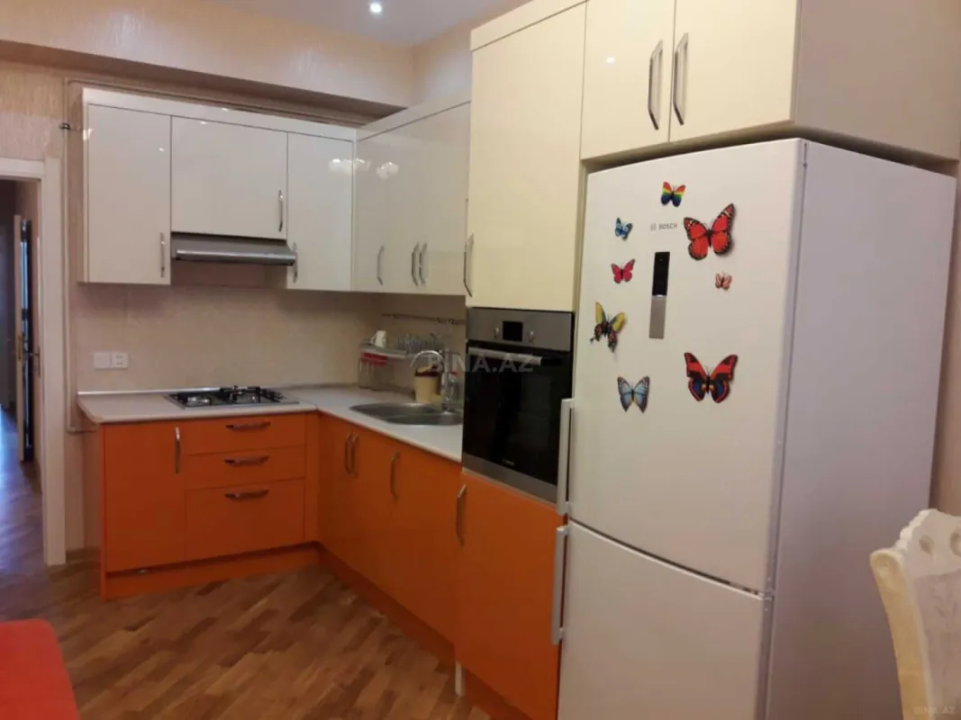 Kirayə verilir 2 otaqlı mənzil 110 m²